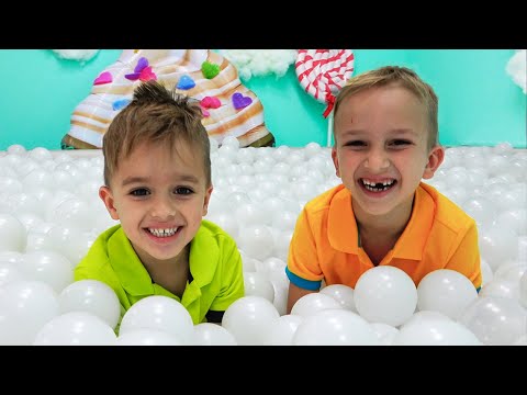 Ein unterhaltsamer Tag für Vlad und Nikita im Selfie-Museum und Spielzentrum für Kinder