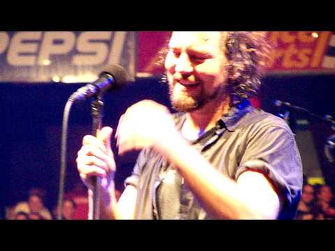 Pearl Jam 10.31.09 Spectrum Philly 4 - Halloween - Ed Speech