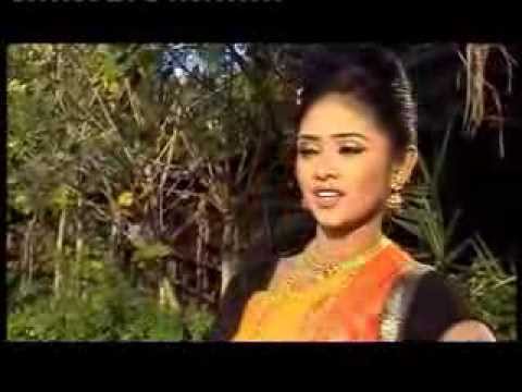 kine de reshmi churi কিনে দে রেশমী চুড়ি (Mithila parvin)