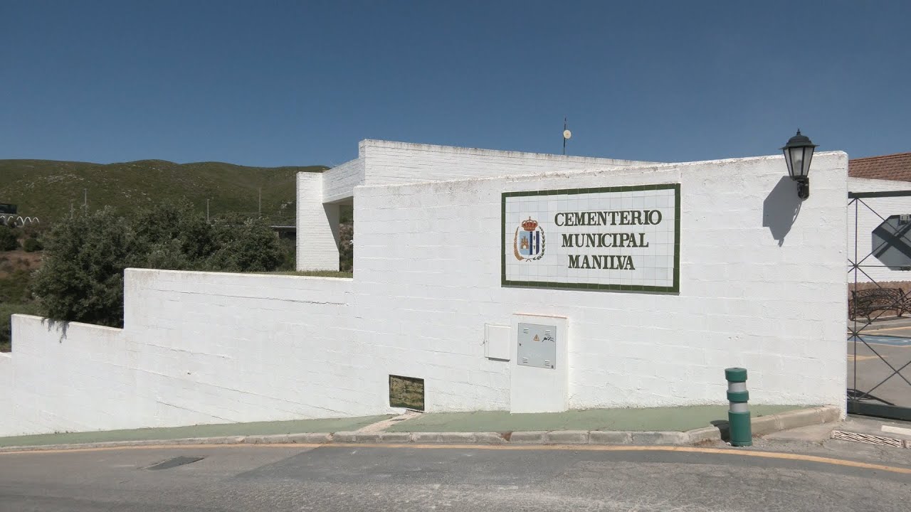 Visita del alcalde al cementerio municipal
