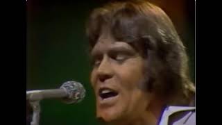 Glen Campbell: Medley of Galveston and Country Boy (You&#39;ve Got Your Feet in LA)