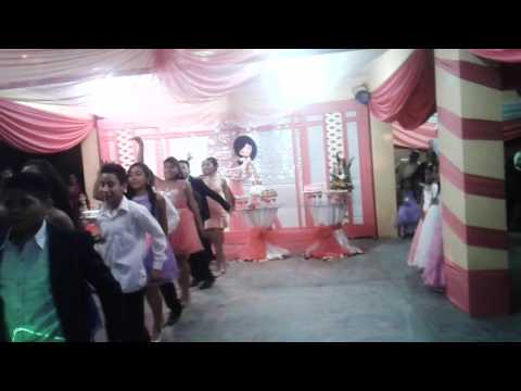 Renacer del peru en los 15 de tami cortes bailando caporales