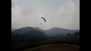 preview picture of video 'paragliding puncak abbas aldagher indonesia'