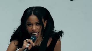 Das Video zu 'MONSTERS' (jetzt ansehen)