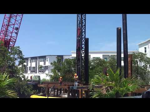 Huk przy wbijaniu pala kafarem   A A F  pile driver at The Trestles