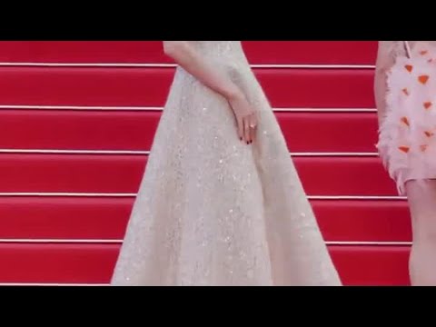 Angelina Jolie fait sensation au Festival de Cannes, 17 ans après sa dernière montée des marches