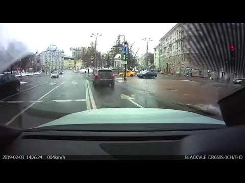 Ловушка для водителей на пересечении Большой Никитской улицы и Бульварного кольца в Москве