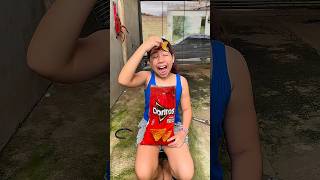 Ela se machucou? 😱 #funny #shorts