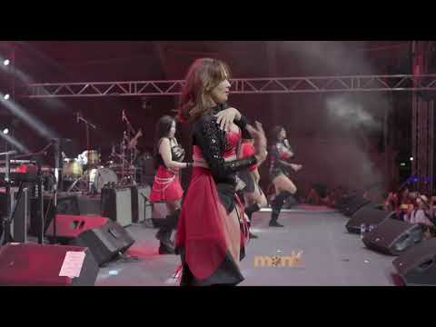 Original Sex Bomb Girls Performing at Howlers Manila 2.0