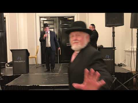 Sruly Hollander Performing "Abba" at a Lakewood Wedding