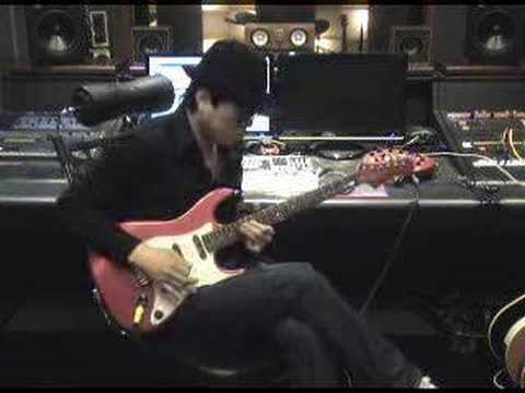 Park Chang Gon plays the Swing DeLuxe Guitar