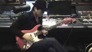Park Chang Gon plays the Swing DeLuxe Guitar