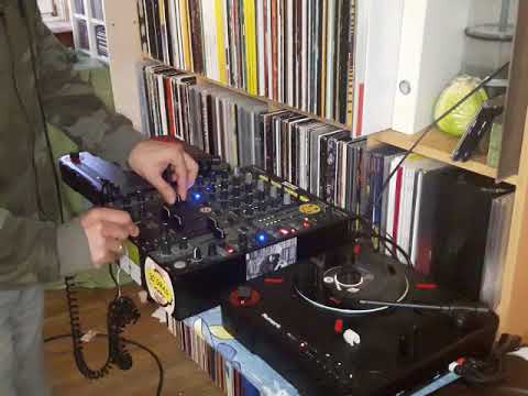 45s testsession with two numark pt01 scratch