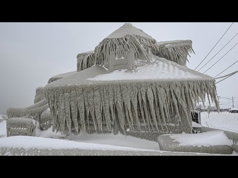 See Buffalo Buried in Feet of Snow After Bomb Cyclone Blizzard Kills Dozens