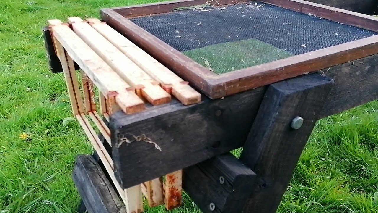 Collapsible hive stands.