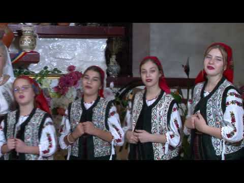 Grup de colindatori,Zestrea'' Valea Grecului cord. Angela Cocuz-  Asta- i seara de Craciun  - NasuTV