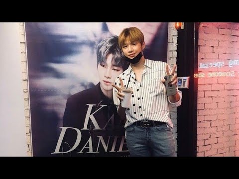 Fans create a cafe event & Wanna One's Kang Daniel personally visits to show his appreciation