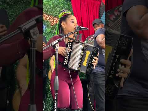 La Inquieta Típica 💃(Nadie Se Mueve Más que Yo🔥)