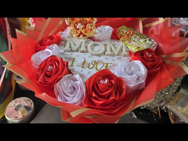 Vídeo relacionado con ADDWel Ramo de Flores con 12 Rosas Eternas Regalo para Día de la Madre y el Sant Jordi, Ramo de Rosa Eterna Natural Preservada, Regalos Originales para Mujer Novia Esposa o Mamá Cumpleaños Aniversario