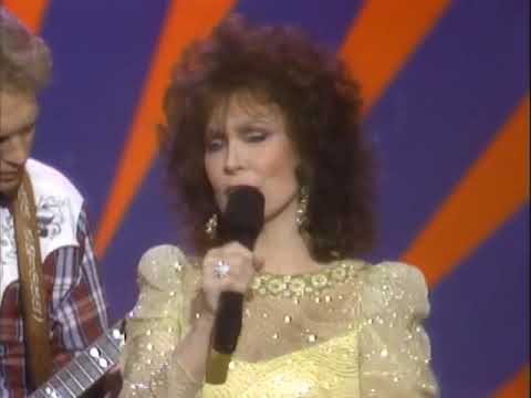 Dolly Parton with Loretta Lynn & Mike Snider I Shall Not Be Moved | Live on Dolly! (TV Series) 1988
