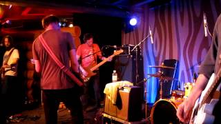 Built to Spill playing "Stop the Show" [Perfect From Now On] + a new song "Living Zoo".