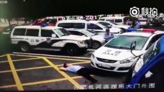 When rat runs into cat: scammer feign injury in front of a police car in order to extort money