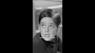 Download lagu A King in New York | Charlie Chaplin attempts to debate his son mp3