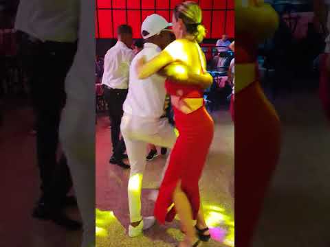 Maykel Blanco- A Que Cojo Cien En La Habana Salsa Cubana