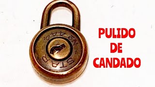 pulido de metales en antiguo mini CANDADO de Bronce, lijado y pulido c