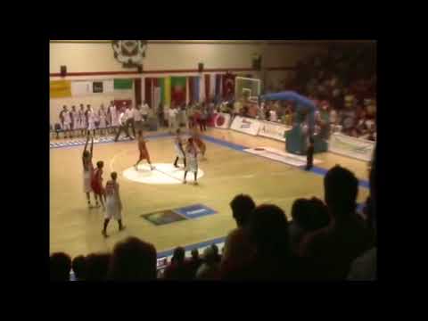 Ricky Rubio hits from halfcourt to force OT | FIBA U16 European Championship 2006 Final