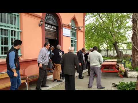 Cuma Namazı Çıkışı (www.seyhulas.com)