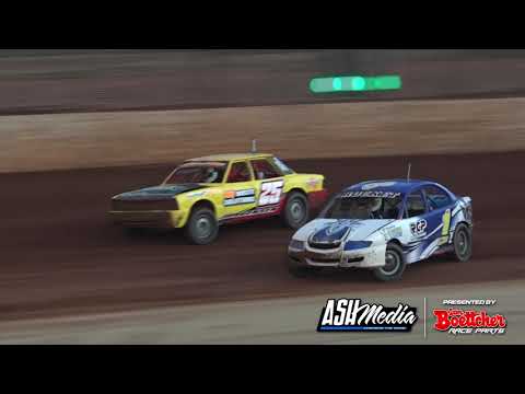 Modified Sedans: Pammenter Charges through the Field! - Carina Speedway [Classic]