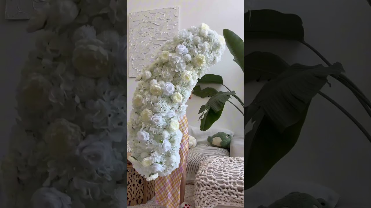 DIY Table Garland: 1 pool noodle, 100 stems of Hydranges, 25 Roses, 25 Dahlias, 16 Peonies