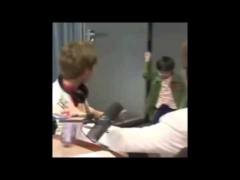 150609 SHINee and little kid dancing to 'Why So Serious'