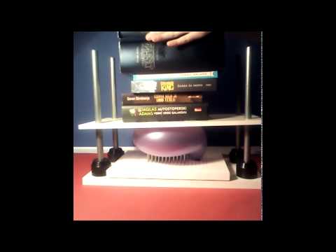 Факирски балон (Physics experiment: Balloon on a bed of Nails)