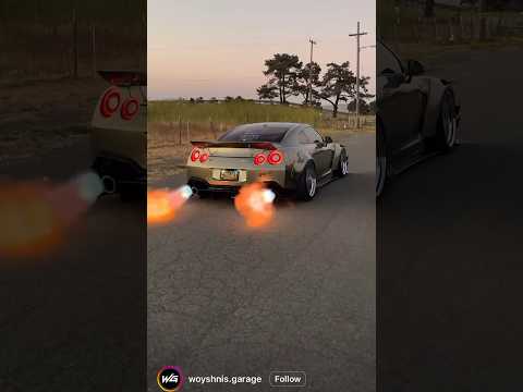R35 Nissan GT-R shooting massive exhaust flames!