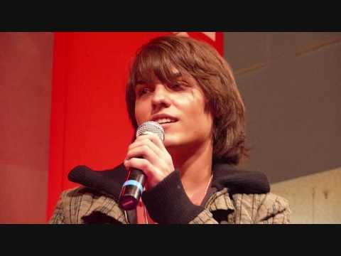 Vince Tomas Autograph Session @ Alexa