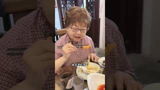 秋高气爽 舅舅带外婆阳澄湖莲花岛吃蟹 j还加唱开篇