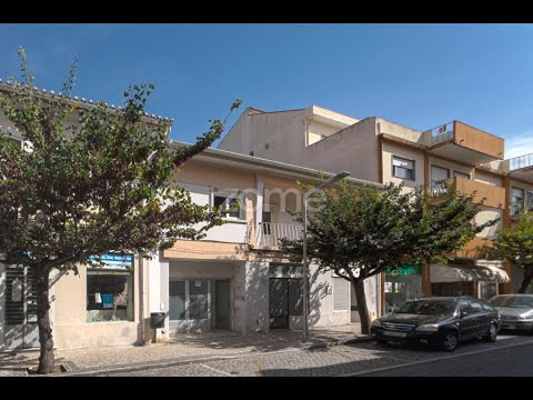 Moradia Habitação T3 e 2 Lojas de Comércio - Centro de Condeixa-a-Nova