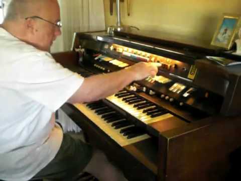 Mike Reed plays Stanley Turrentine's "Minor Chant" on the Hammond Organ