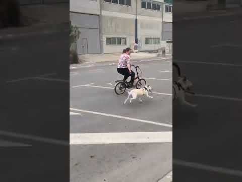 Namira voor het eerst aan de fiets