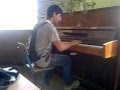 пацан охуенно играет на пианино!!!!!!!!!красава!!!!!!!!!!смотреть всем ...