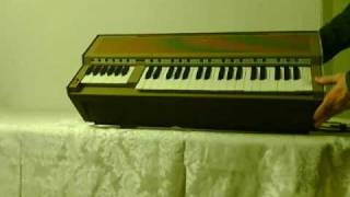 General Electric (GE) Youth Electronics (Model N3815A) Vintage Portable Organ/Keyboard
