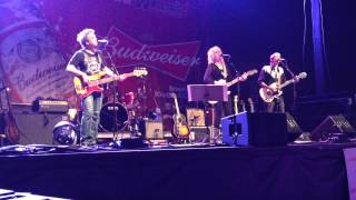 Lucinda Williams - Keep On Rockin&#39; In The Free World (Neil Young cover)