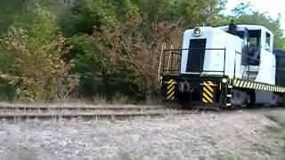 preview picture of video 'Riding alongside trains in Metamora, Indiana'