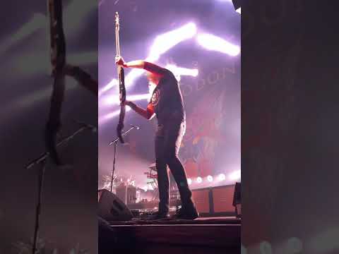 Ladies and gents… Troy Sanders from Mastodon | 09.06.2022 Live in Tilburg