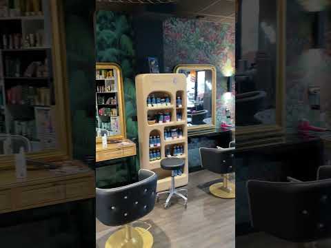 Nettoyage vitres et sol au studio 7 salon de coiffure. ✅