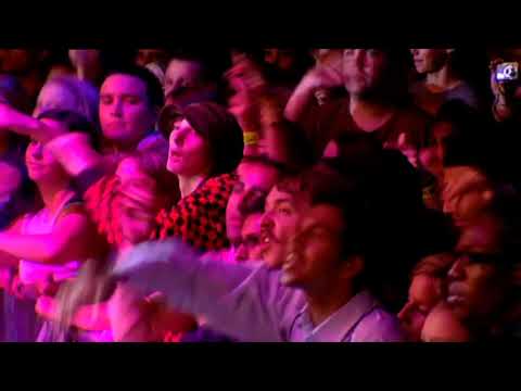 Dizzee Rascal Bulls on parade feat Guthrie Govan