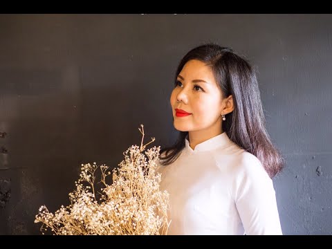 Thể hiện bởi Lệ Hồng