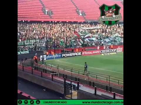 ""Hay una cosa que yo no puedo dejar, es ir a verte a donde vayas a jugar..."" Barra: Los Pibes de Chicago • Club: Nueva Chicago